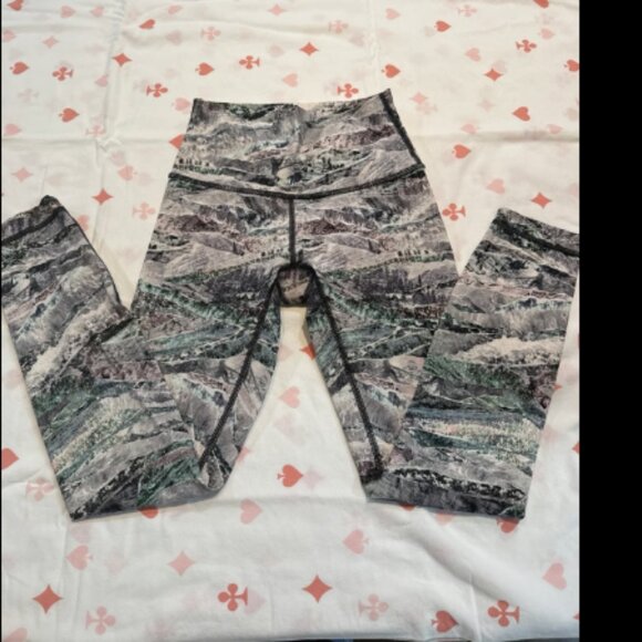 lululemon athletica Gray Patterned Leggings - Picture 6 of 6